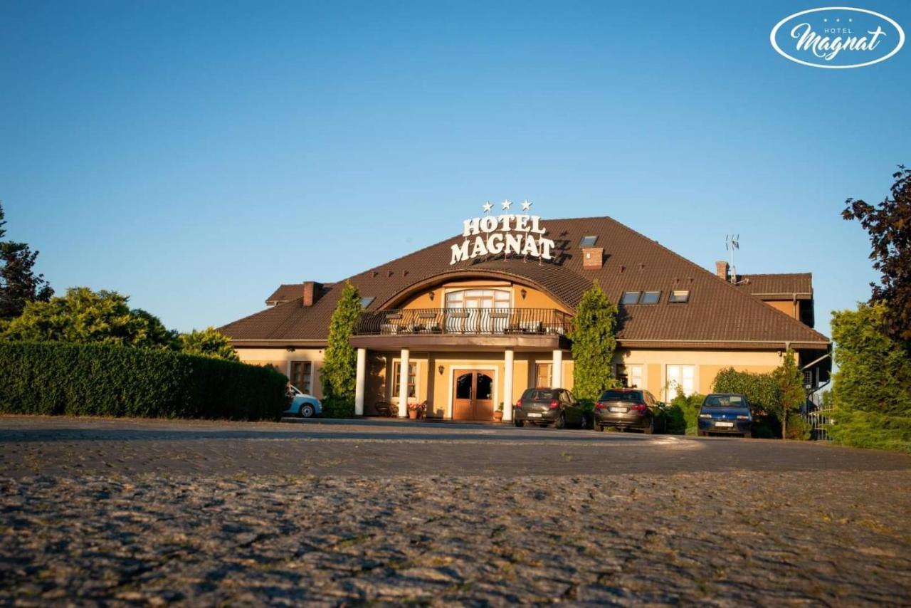 Hotel Magnat Slupca Exterior photo